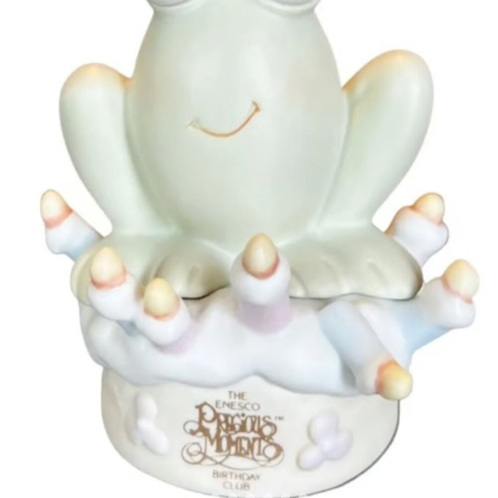 Precious Moments Birthday Club Frog on Cake Figure "HOPPY BIRTHDAY" 1995 Charter - Picture 2 of 5